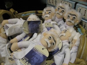 Mark Twain Bookstore Magnetic Dolls