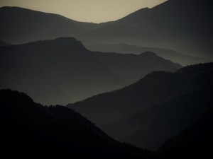 Spanish mountains Tone in Catch 22 For Whom the Bell Tolls tweetspeakpoetry.com