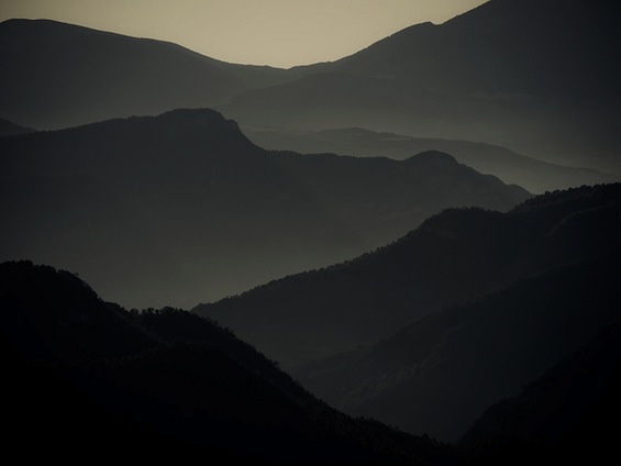 Spanish mountains Tone in Catch 22 For Whom the Bell Tolls tweetspeakpoetry.com